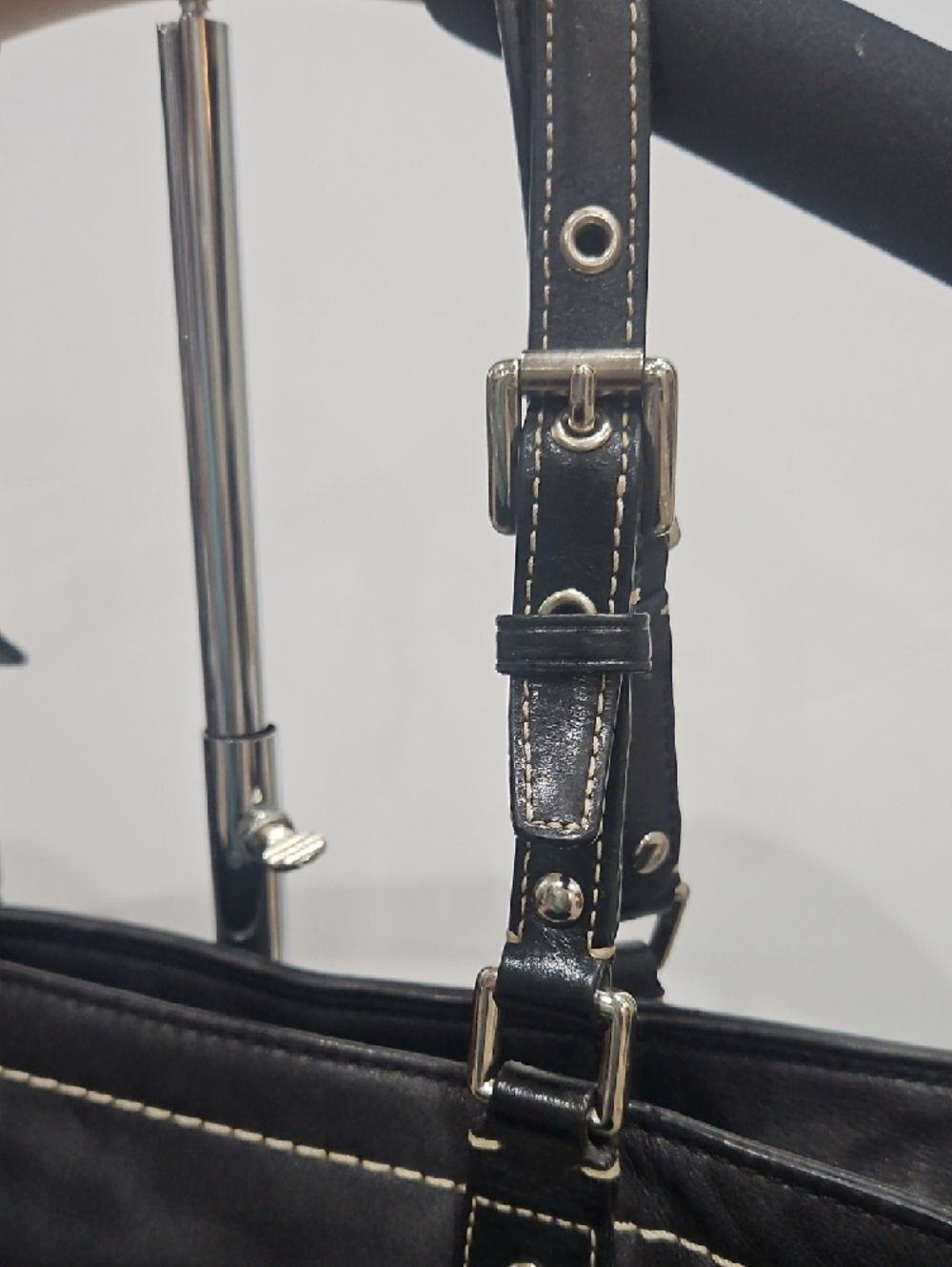 Coach Hampton Black Leather Tote with Contrast Stitching and Buckle Straps - Picture 3 of 13